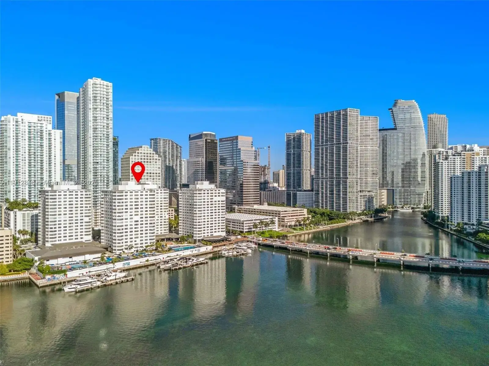 1 bedroom 1 bath Residential for sale at 905 Brickell Bay Dr # 931, Miami FL 33131