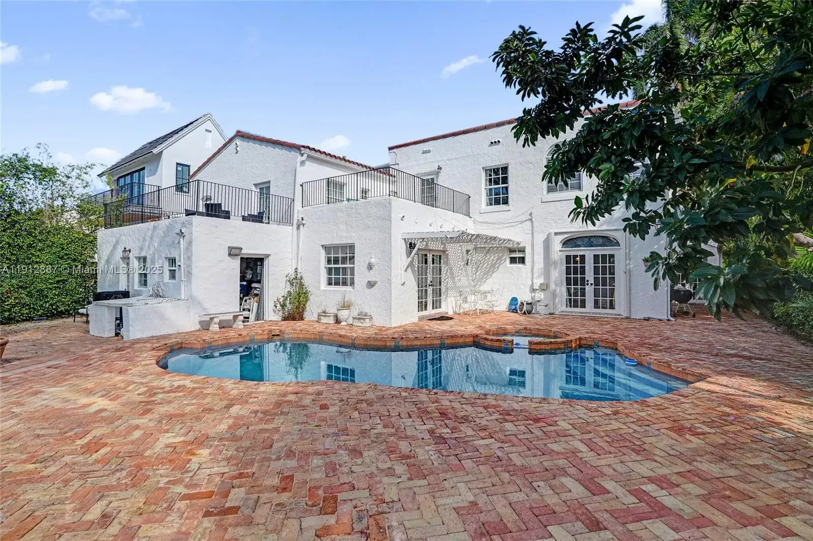 8 bedroom 6 bath Residential for sale at 5252 La Gorce Dr, Miami Beach FL 33140