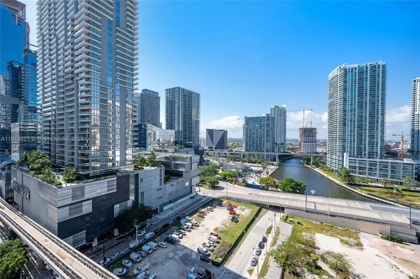 2 bedroom 2 bath Residential Lease for rent at 41 SE 5th St # 1508, Miami FL 33131