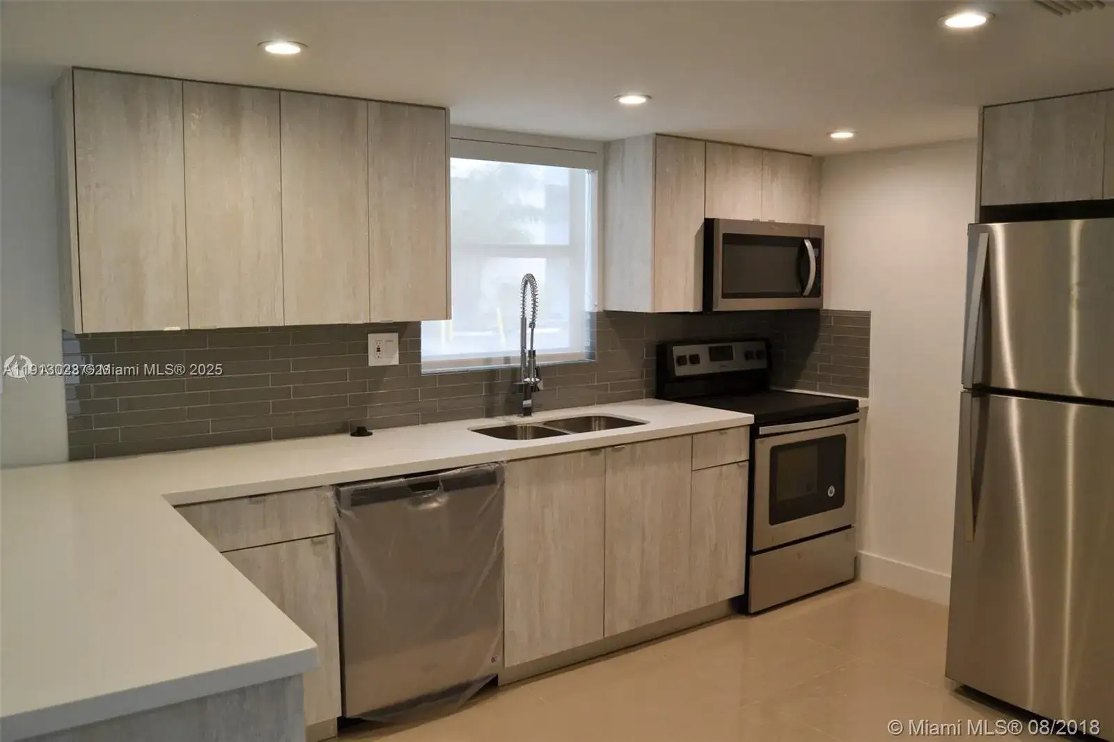 1 bedroom 1 bath Residential for sale at 9375 Fontainebleau Blvd # L122, Miami FL 33172