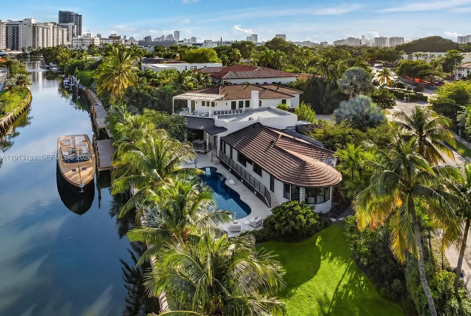 9 bedroom 8 bath Residential for sale at 2801 Flamingo Dr, Miami Beach FL 33140