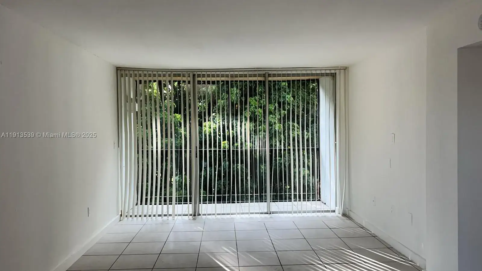 1 bedroom 1 bath Residential for sale at 8860 Fontainebleau Blvd # 403, Miami FL 33172