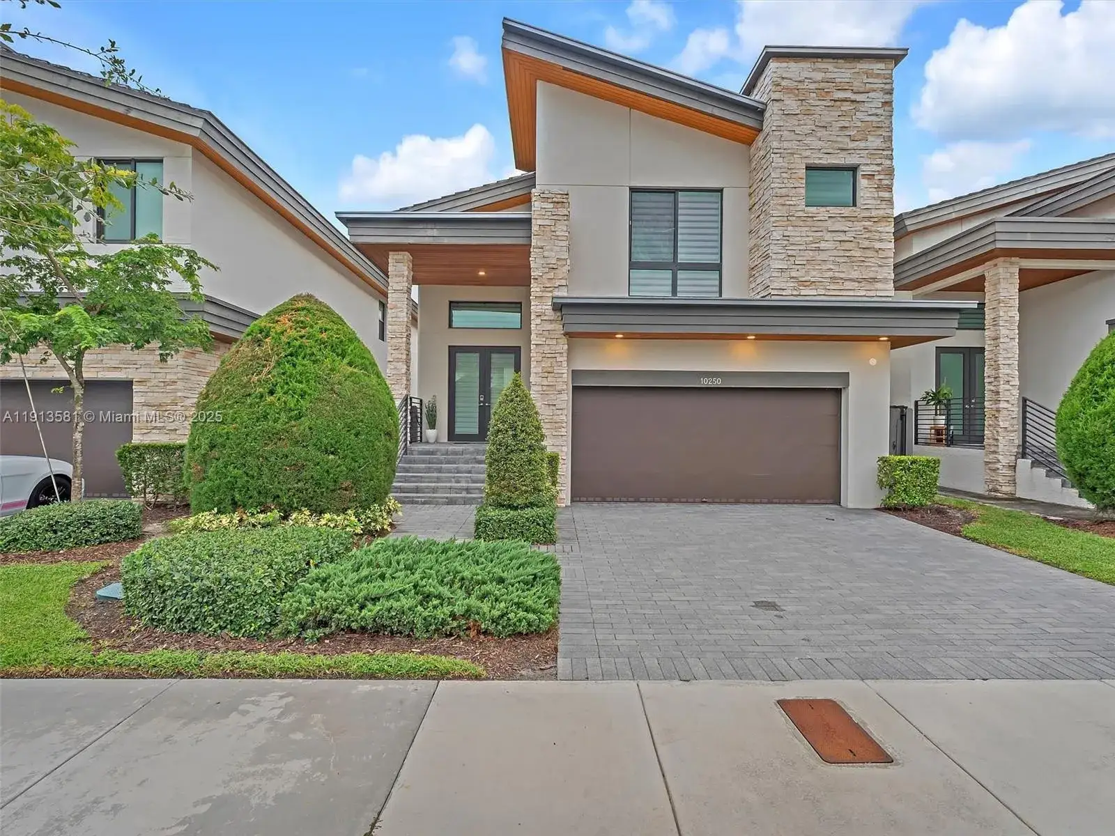 4 bedroom 4 bath Residential Lease for rent at 10250 NW 76th Ter, Doral FL 33178