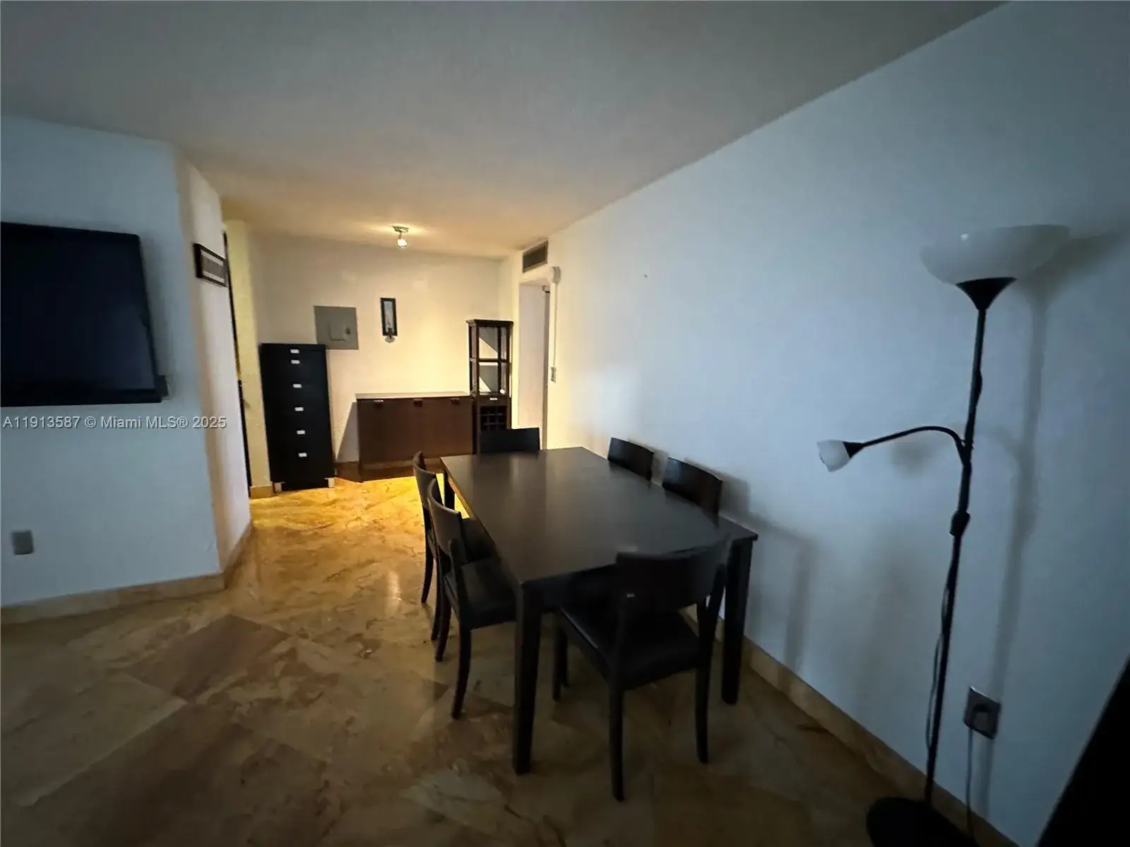 1 bedroom 1 bath Residential for sale at 2465 SW 18th Ave # 3308, Miami FL 33145