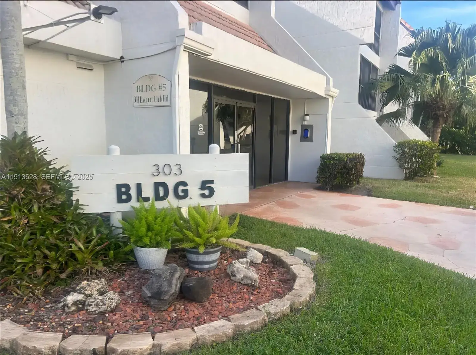 2 bedroom 2 bath Residential Lease for rent at 303 Racquet Club Rd # 204, Weston FL 33326