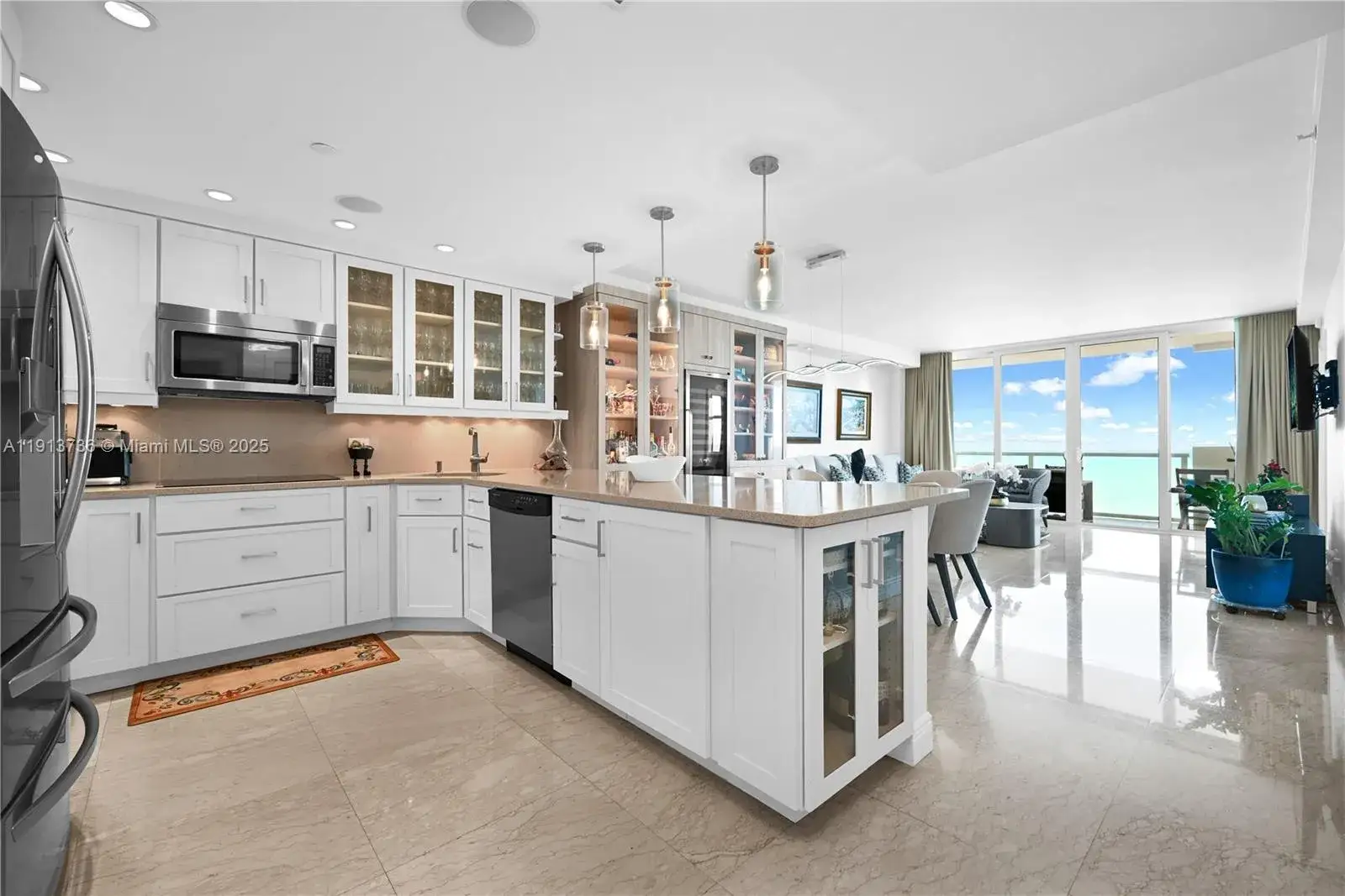 1 bedroom 2 bath Residential for sale at 5601 Collins Ave # 903, Miami Beach FL 33140