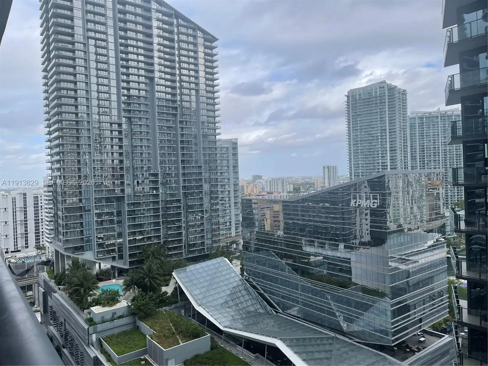 1 bedroom 1 bath Residential for sale at 801 S Miami Ave # 2207, Miami FL 33130