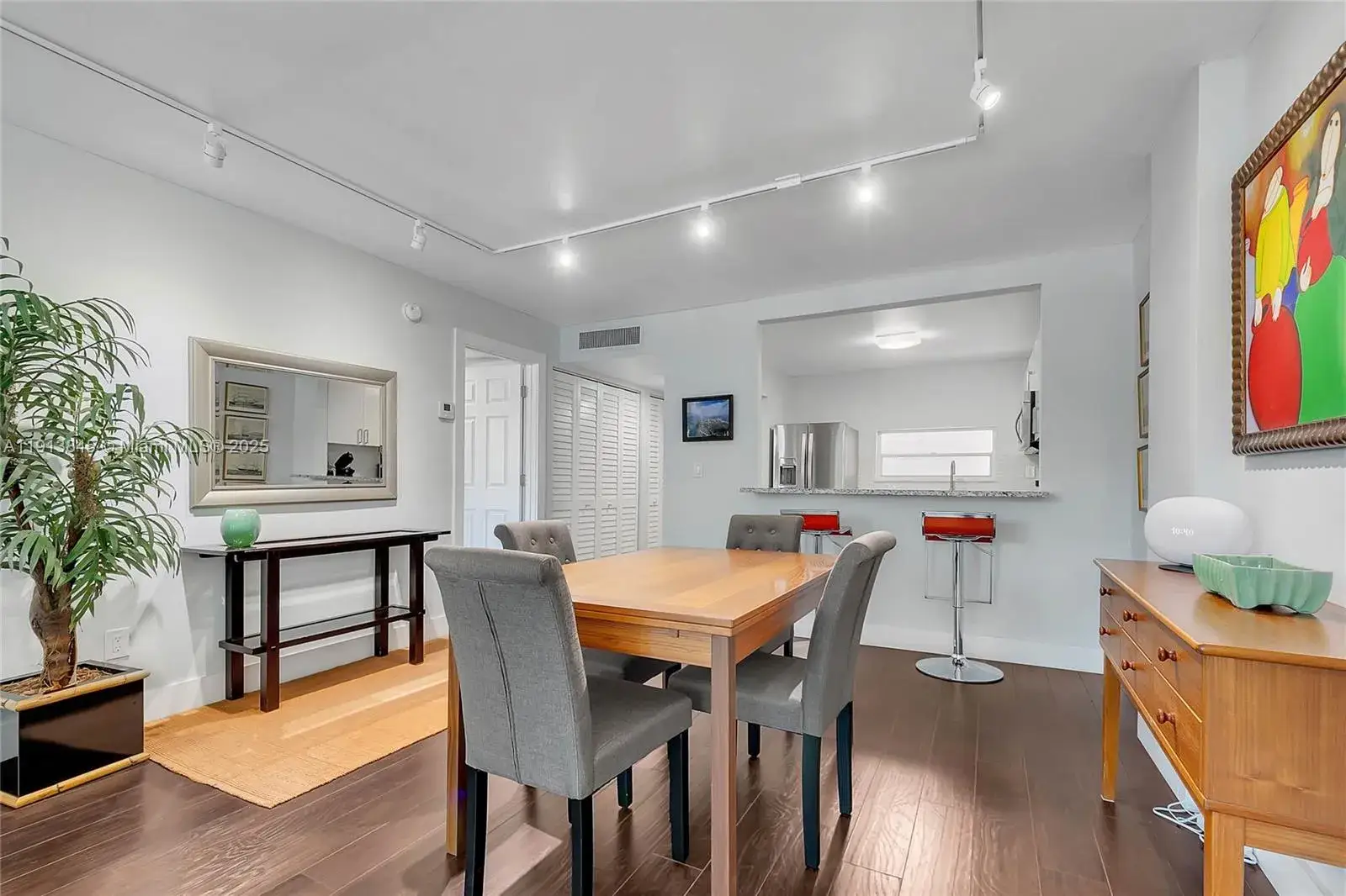 1 bedroom 1 bath Residential for sale at 100 Ocean Lane Dr # 202, Key Biscayne FL 33149
