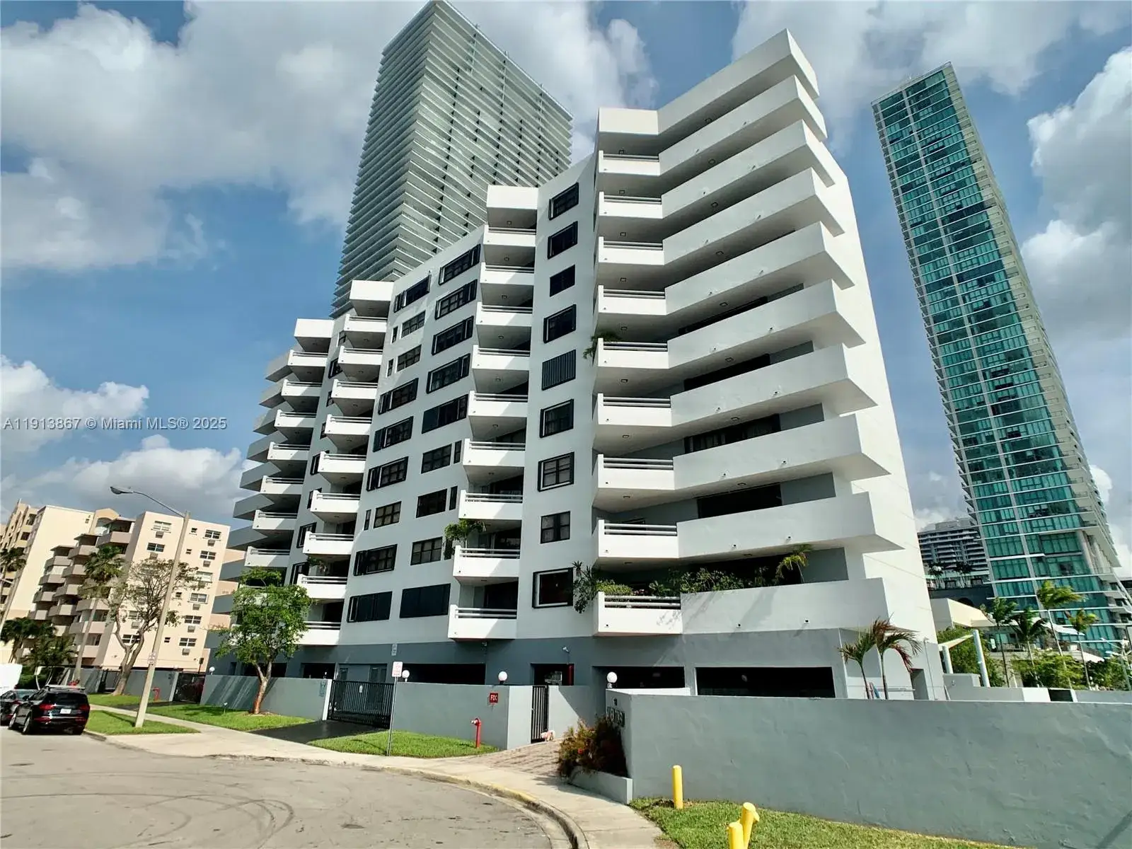 2 bedroom 2 bath Residential Lease for rent at 555 NE 30th St, Miami FL 33137