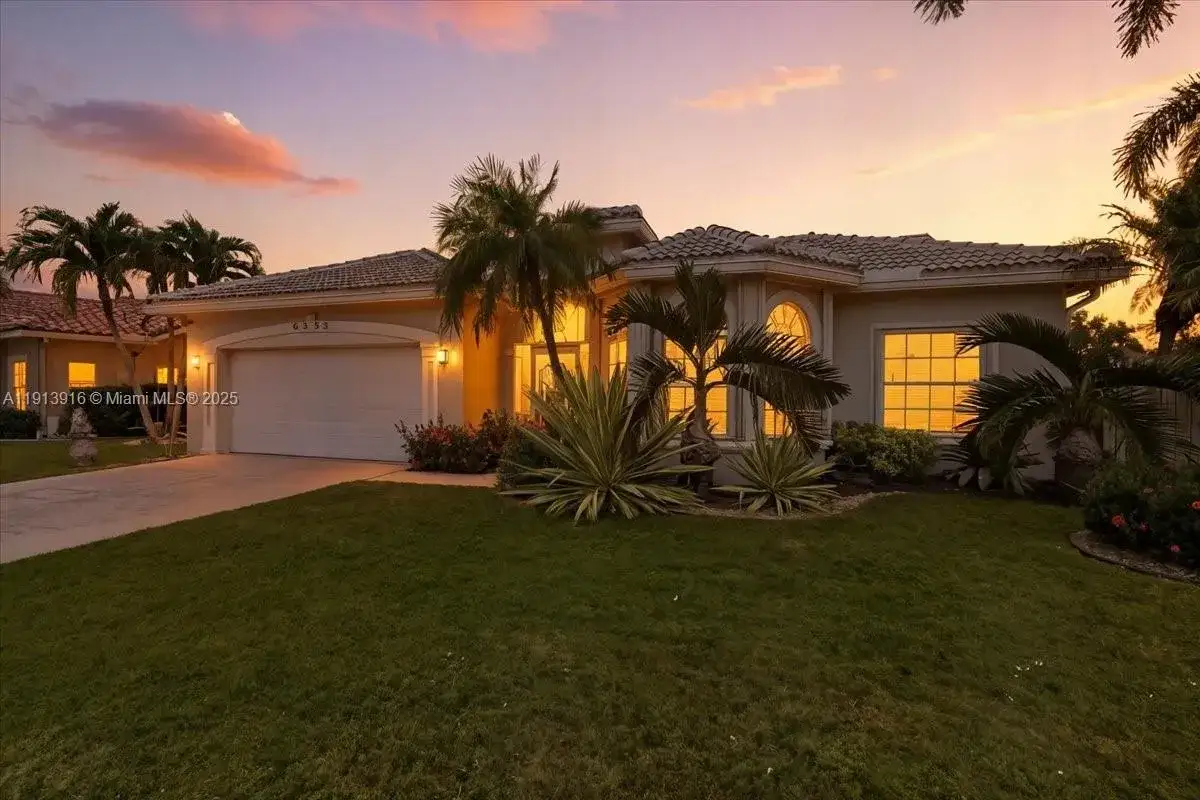 3 bedroom 2 bath Residential for sale at 9353 Cove Point Cir, Boynton Beach FL 33472