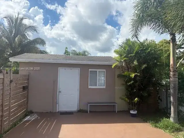 1 bedroom 1 bath Residential Lease for rent at 30328 SW 158th Pl # 2, Homestead FL 33033