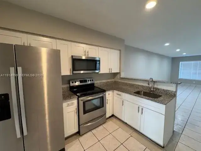3 bedroom 2 bath Residential Lease for rent at 260 SW 8th Ave # B, Hallandale Beach FL 33009