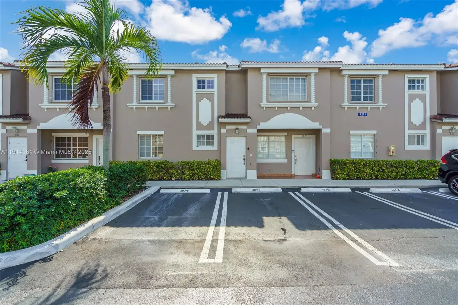 2 bedroom 2 bath Residential for sale at 7271 NW 174th Ter # 202, Hialeah FL 33015