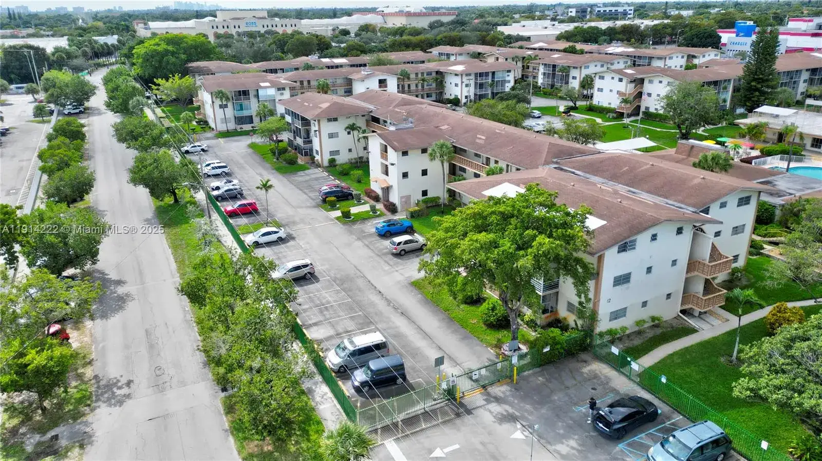 1 bedroom 1 bath Residential for sale at 16790 NE 14th Ave # 206, Miami FL 33162