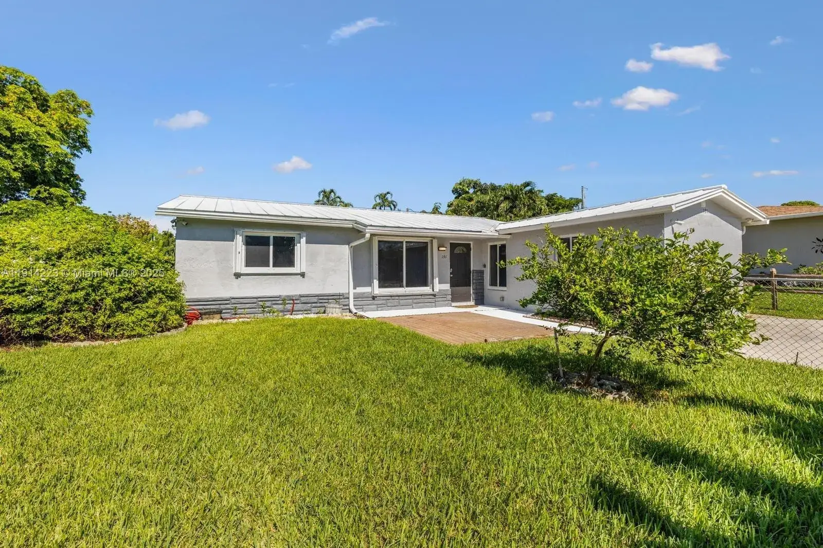 4 bedroom 3 bath Residential for sale at 191 SE 13th Ave, Pompano Beach FL 33060
