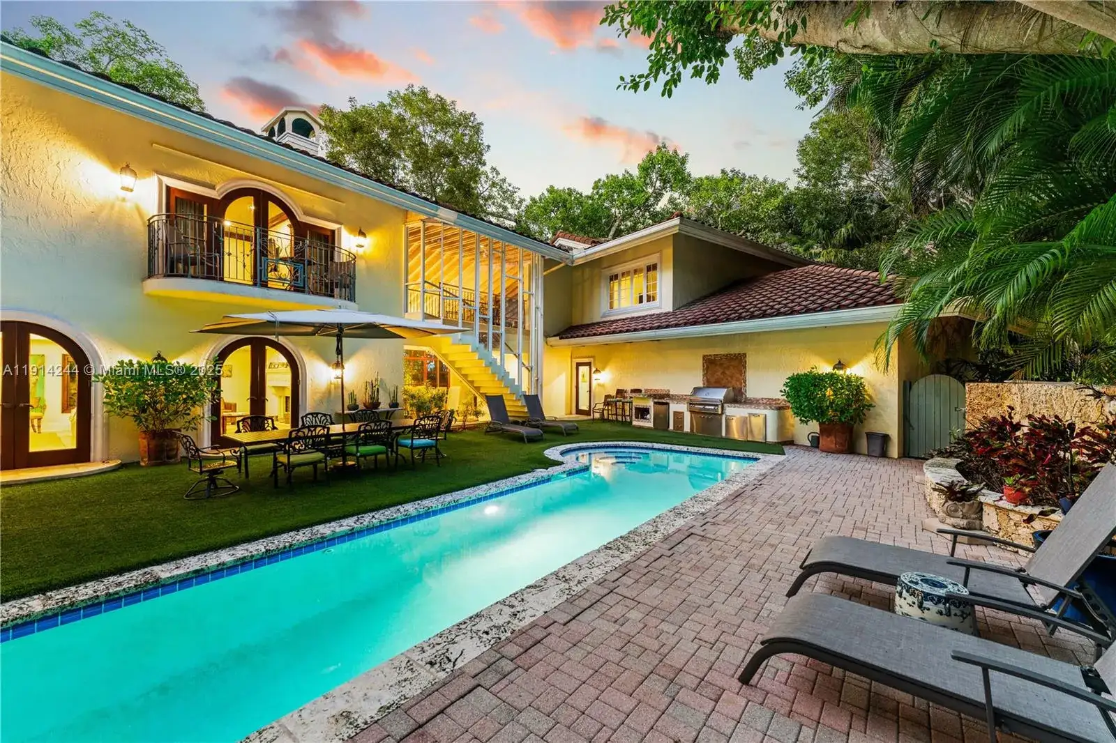 3 bedroom 4 bath Residential for sale at 3506 Banyan Cir, Miami FL 33133