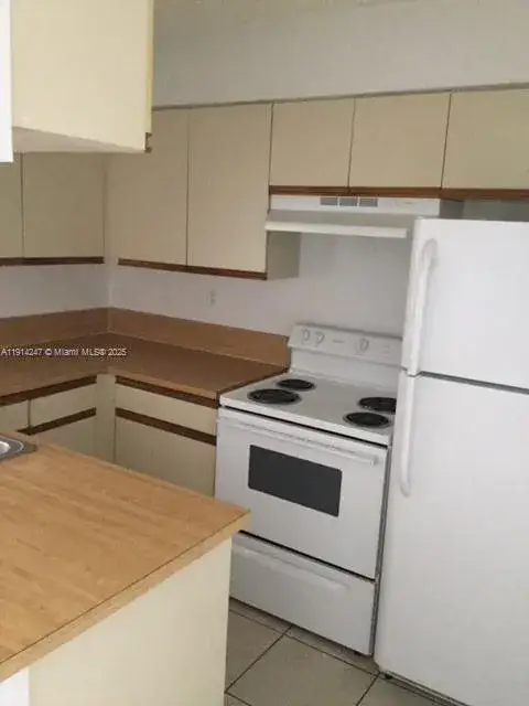 1 bedroom 1 bath Residential Lease for rent at 17580 NW 67th Pl # 1, Hialeah FL 33015