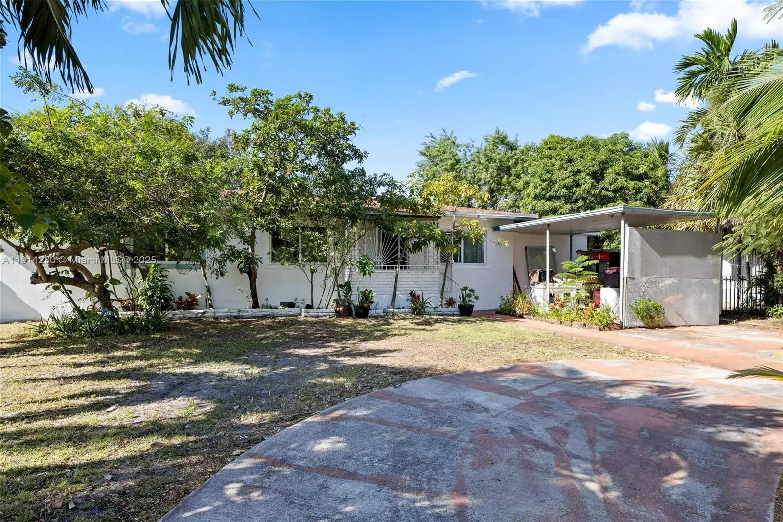 6 bedroom 4 bath Residential for sale at 16050 NE 8th Ct, North Miami Beach FL 33162