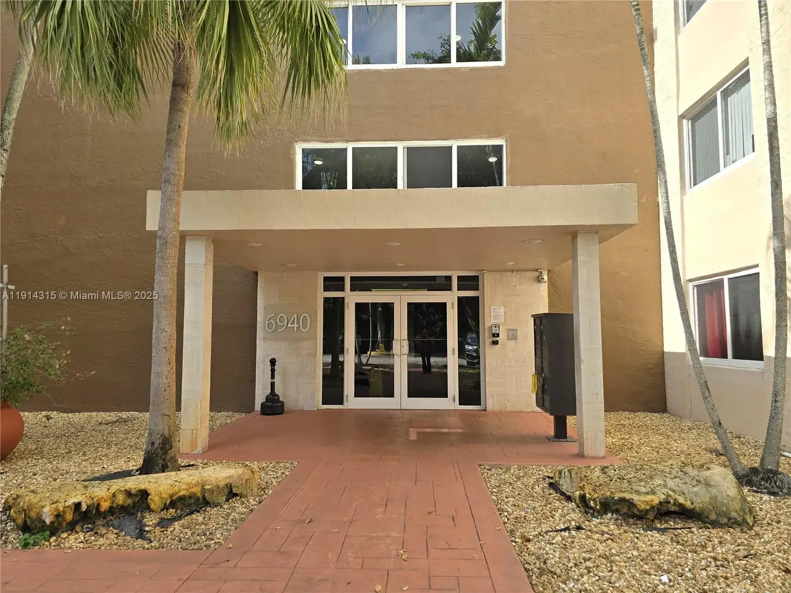 1 bedroom 1 bath Residential for sale at 6940 Miami Gardens Dr # 319, Hialeah FL 33015