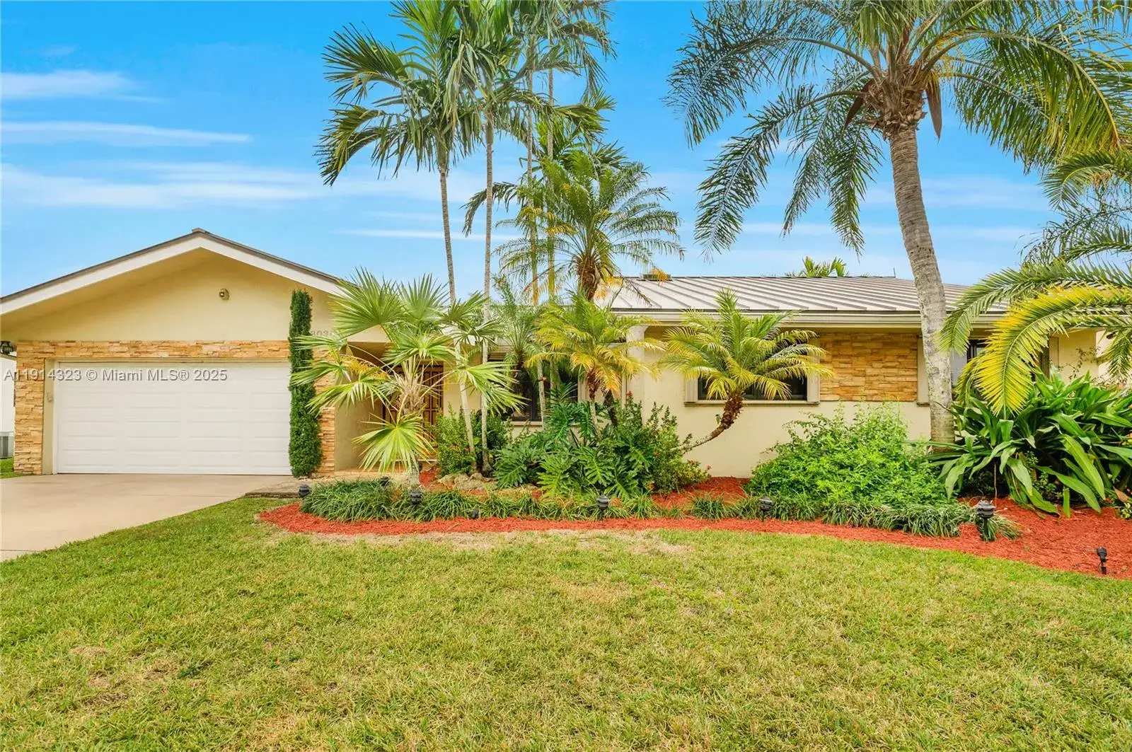 4 bedroom 2 bath Residential Lease for rent at 8035 SW 89th Ct, Miami FL 33173