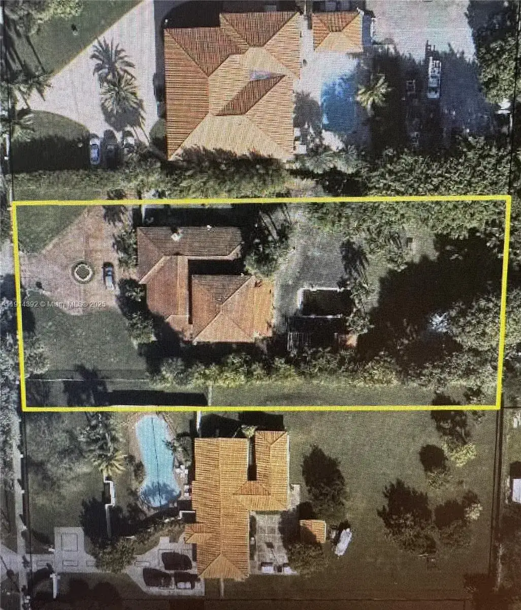 6 bedroom 4 bath Residential for sale at 25 NW 127th Ave, Miami FL 33182