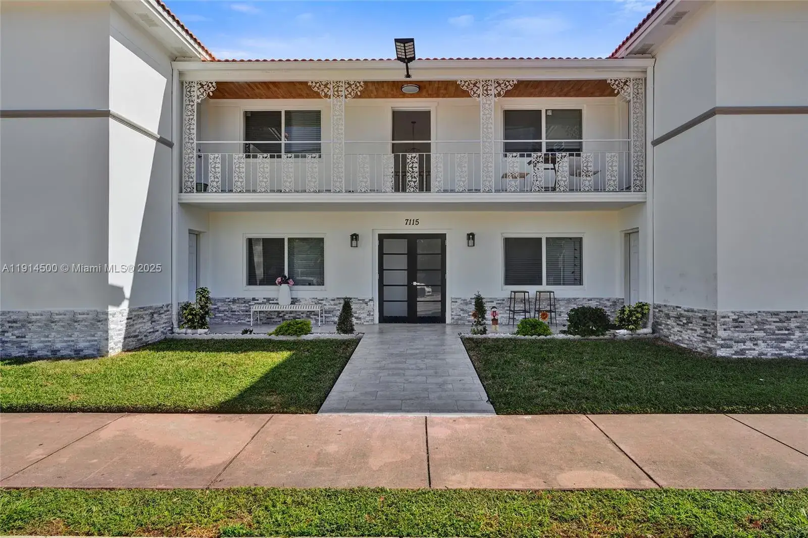 2 bedroom 2 bath Residential Lease for rent at 7115 Rue Granville # C, Miami Beach FL 33141