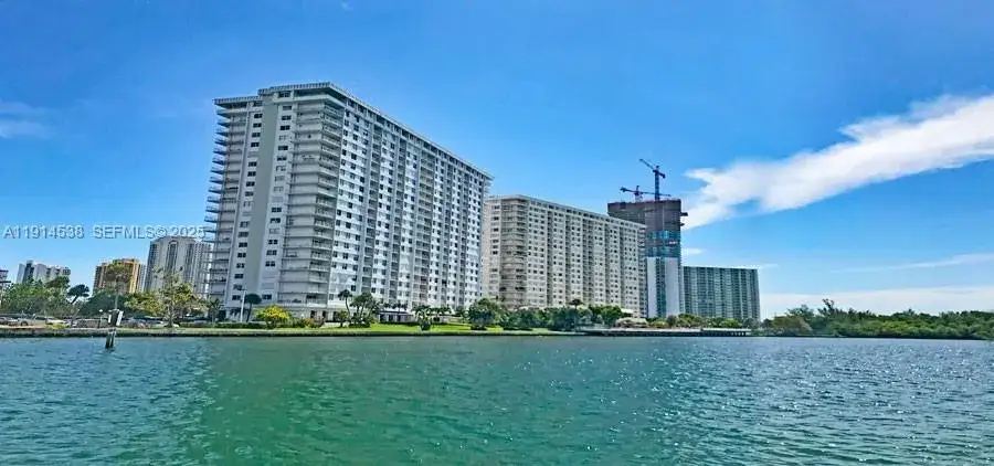 1 bath Residential for sale at 500 Bayview Dr # 125, Sunny Isles Beach FL 33160