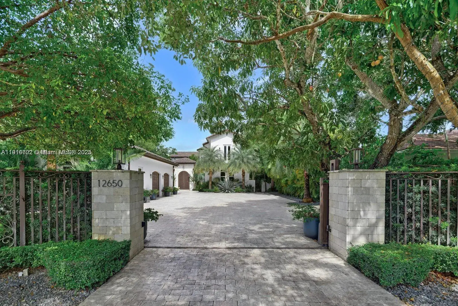 6 bedroom 6 bath Residential for sale at 12650 SW 77th Ave, Pinecrest FL 33156