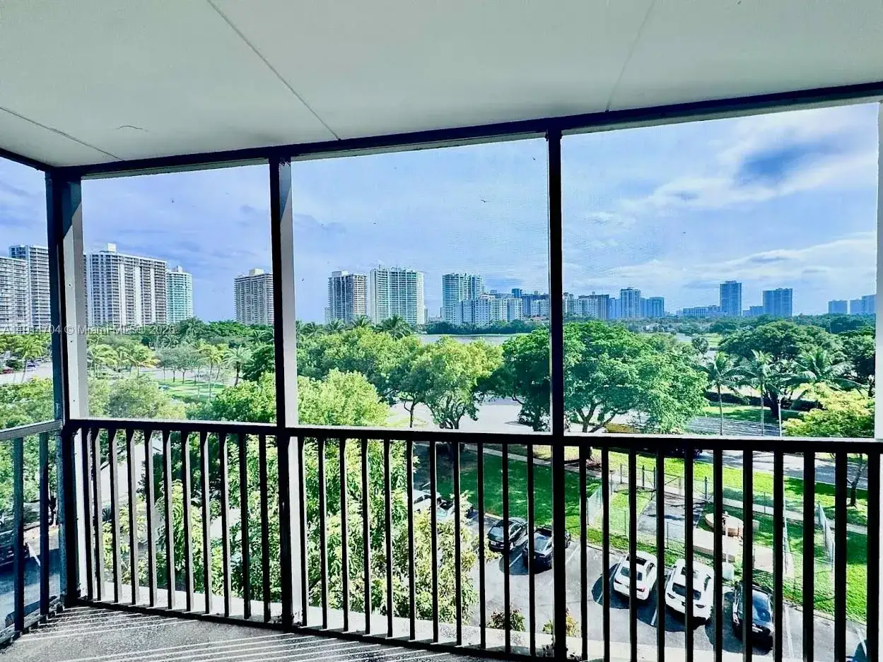 1 bedroom 1 bath Residential for sale at 3475 N Country Club Dr # 610, Aventura FL 33180