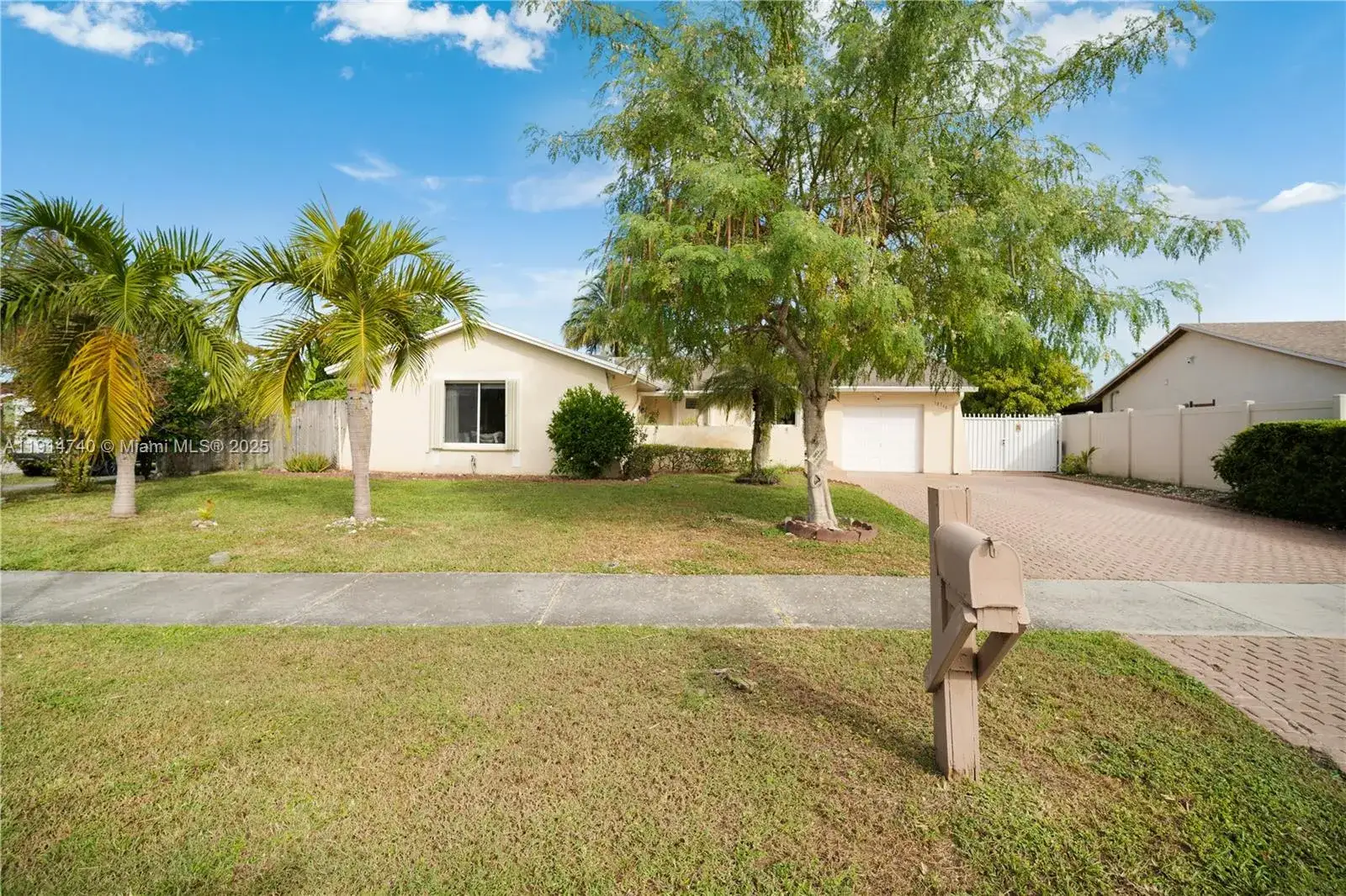 3 bedroom 2 bath Residential for sale at 13249 SW 86th Ln, Miami FL 33183