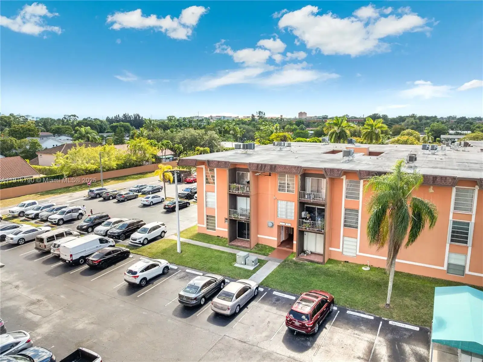 2 bedroom 2 bath Residential for sale at 9423 SW 76th St # W21, Miami FL 33173