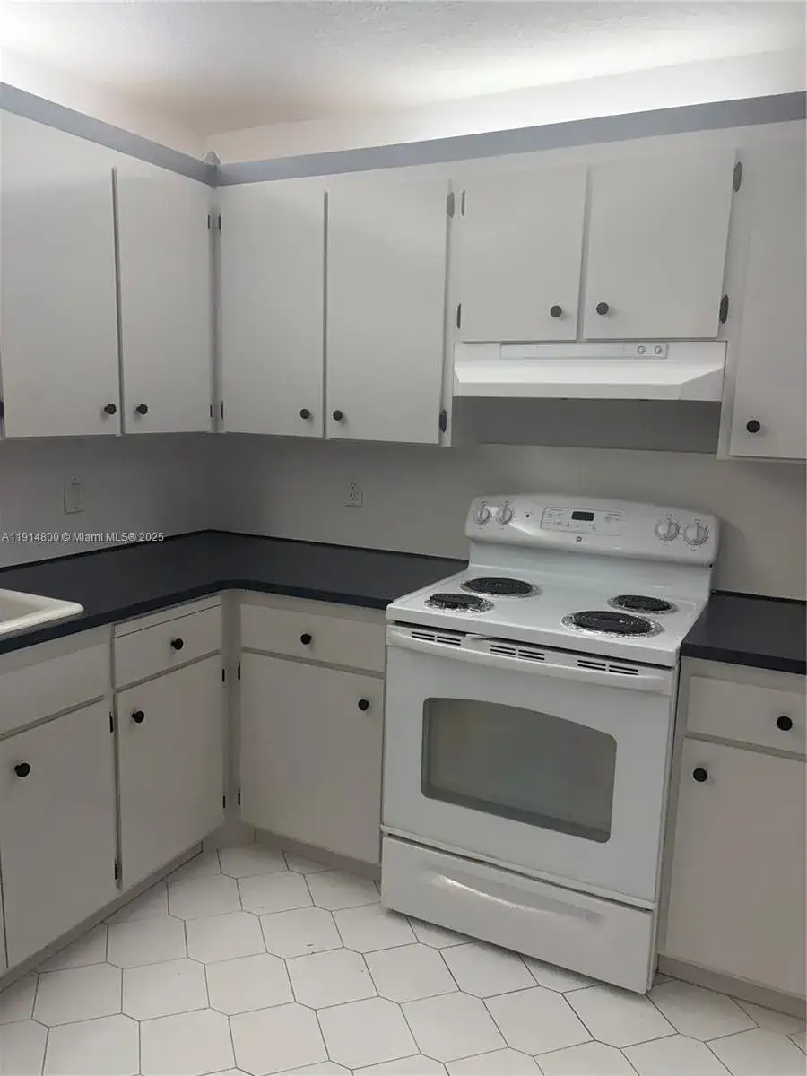 1 bedroom 1 bath Residential for sale at 1200 NE Miami Gardens Dr # 218W, Miami FL 33179