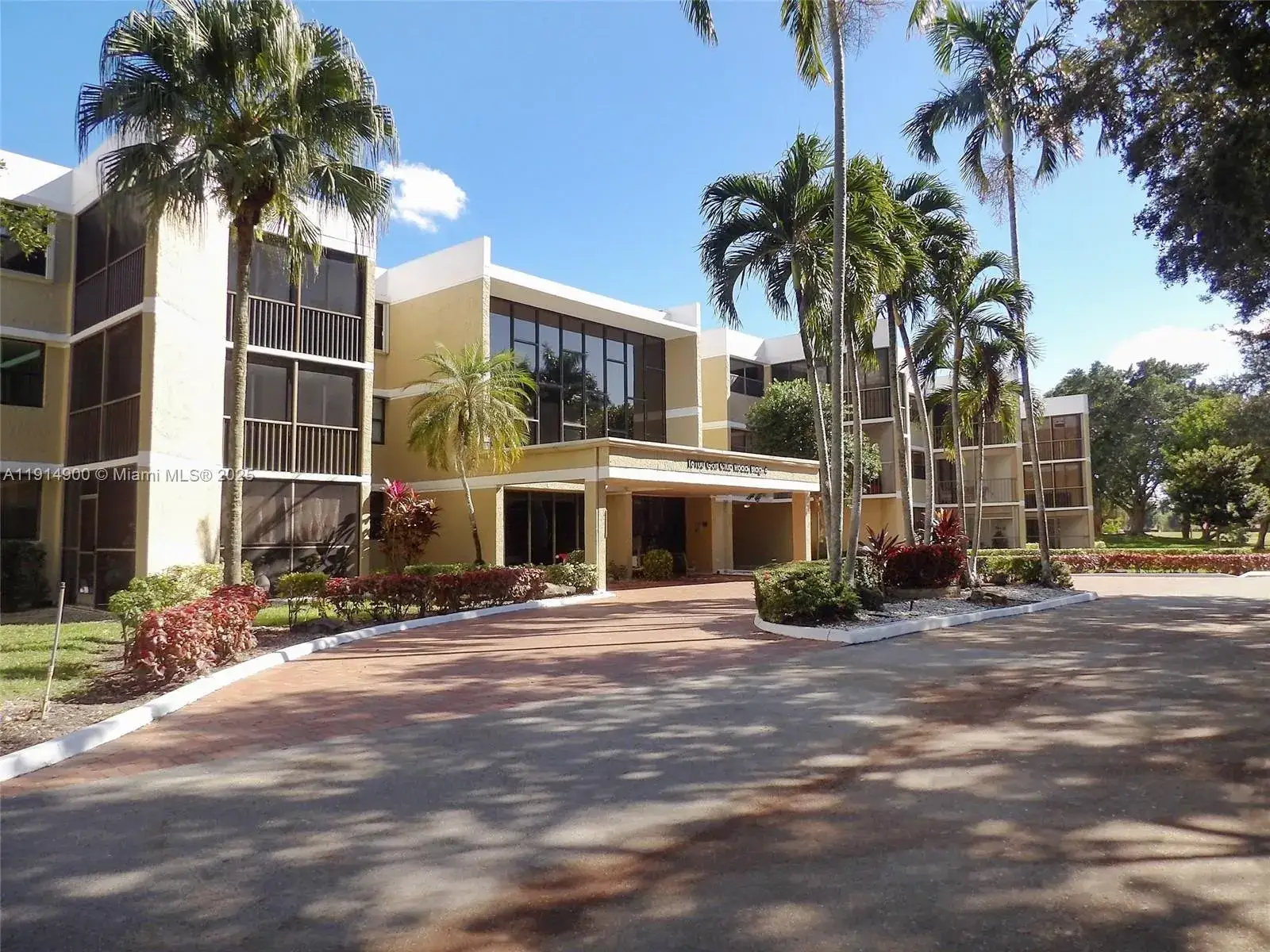 2 bedroom 2 bath Residential for sale at 16100 Golf Club Rd # 101, Weston FL 33326