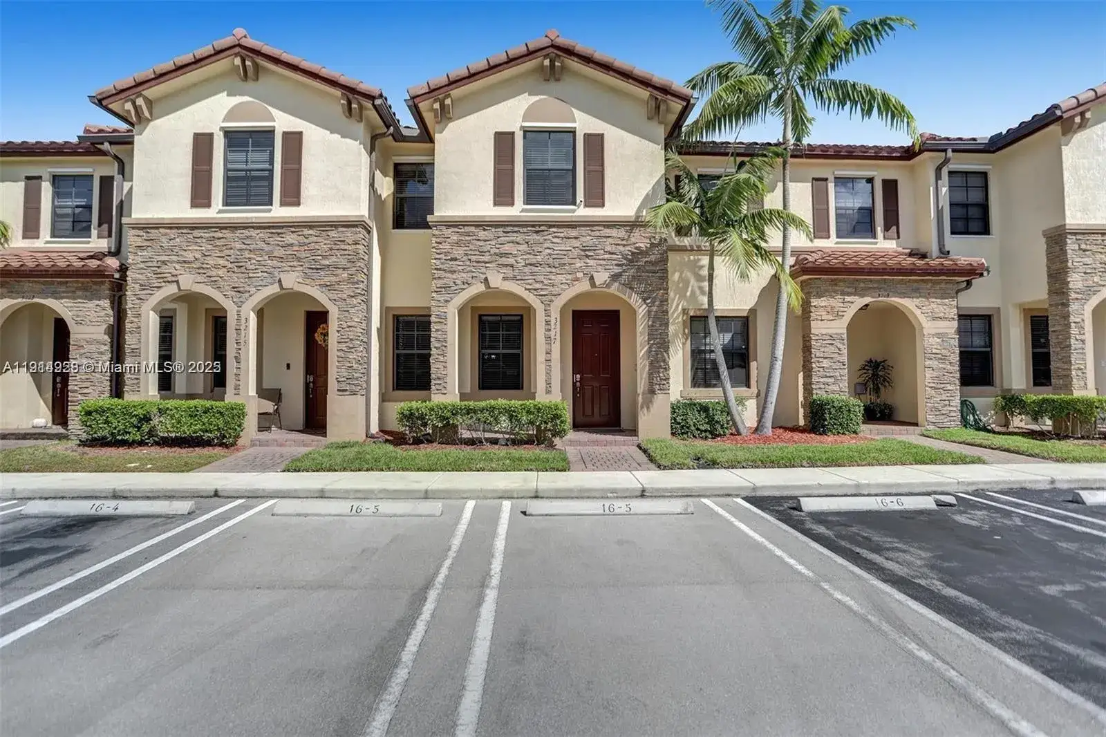 2 bedroom 2 bath Residential for sale at 3217 SE 4th St, Homestead FL 33033