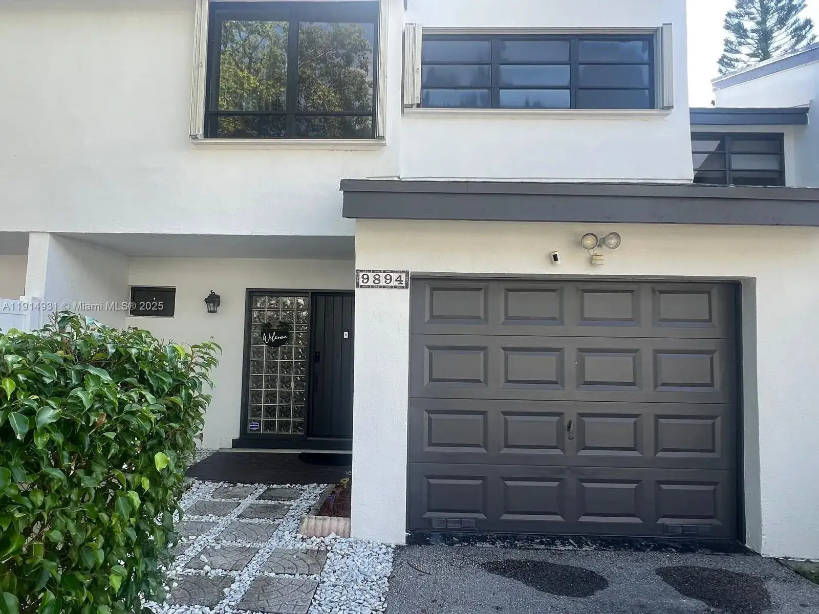 3 bedroom 2 bath Residential for sale at 9894 Fairway Cove Ln, Plantation FL 33324