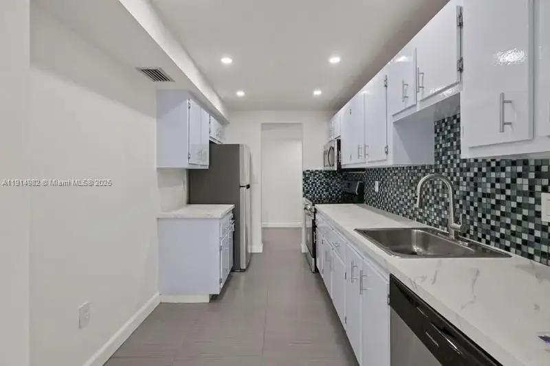 2 bedroom 2 bath Residential for sale at 4174 Inverrary Dr # 902, Lauderhill FL 33319