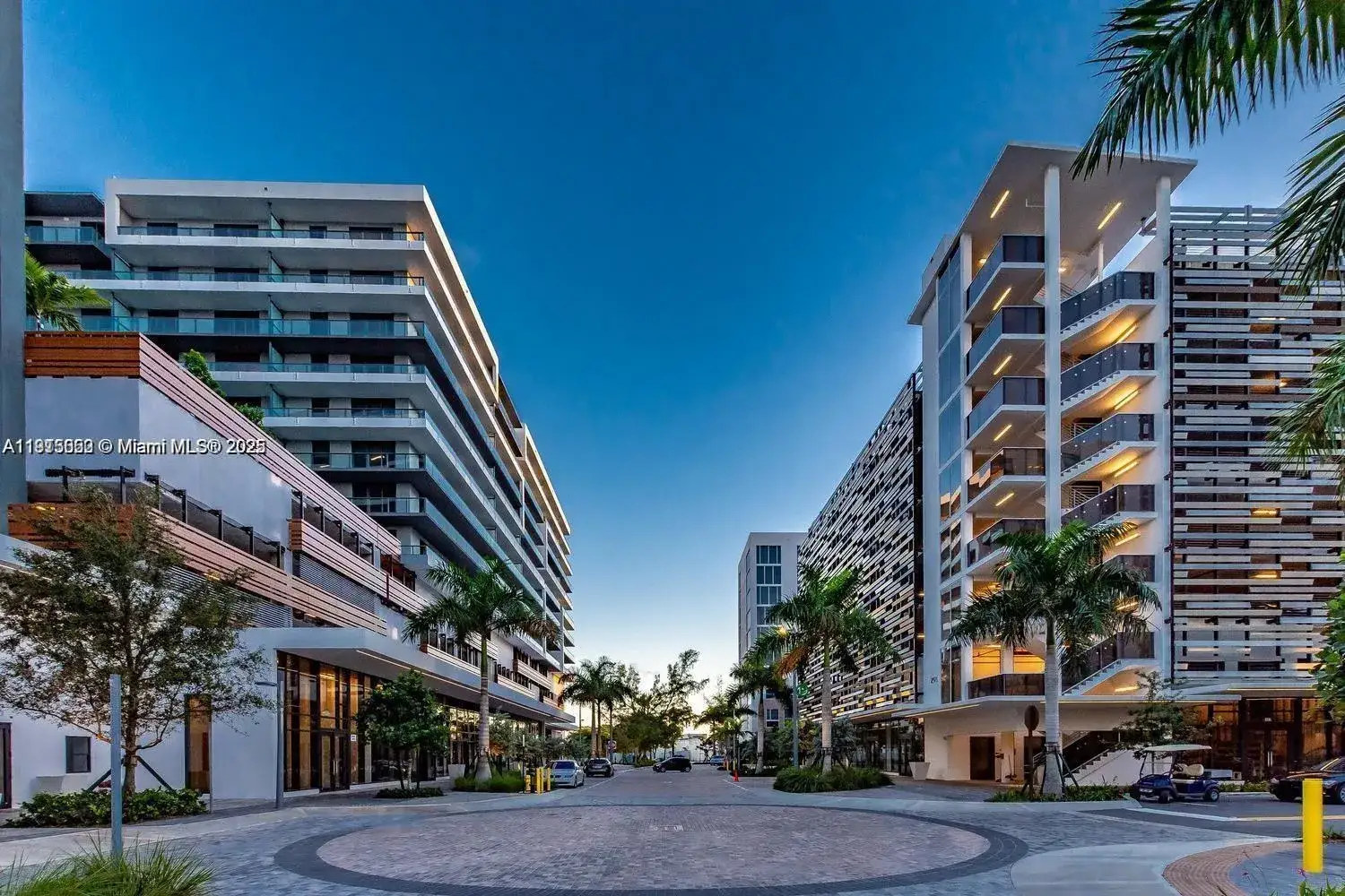 1 bedroom 2 bath Residential for sale at 2960 NE 207th St # 1006, Aventura FL 33180