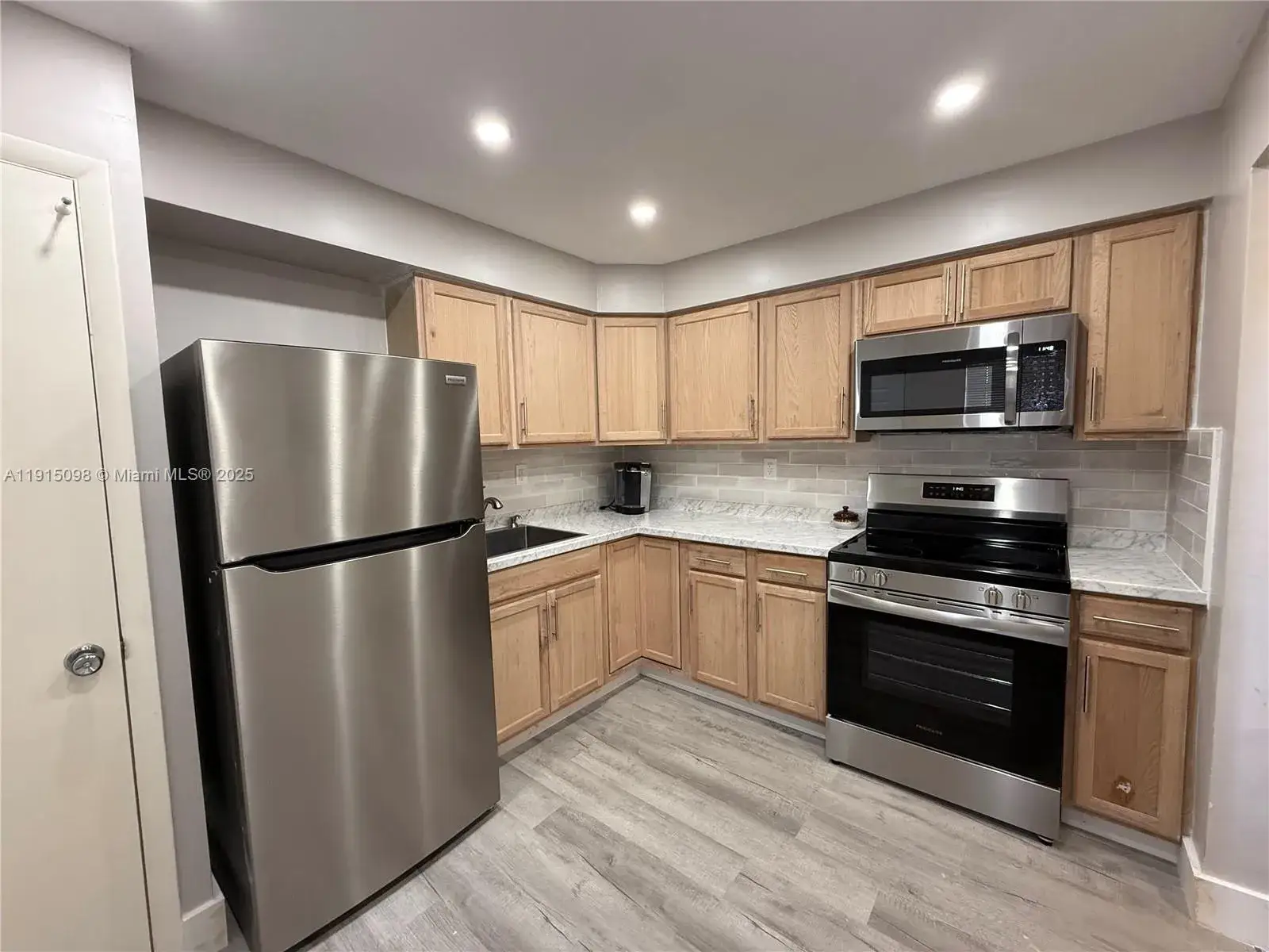 1 bedroom 1 bath Residential for sale at 19001 NE 14th Ave # 144, Miami FL 33179