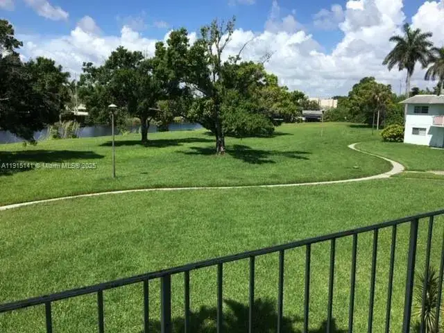 1 bedroom 1 bath Residential for sale at 7580 SW 82nd St # F214, Miami FL 33143
