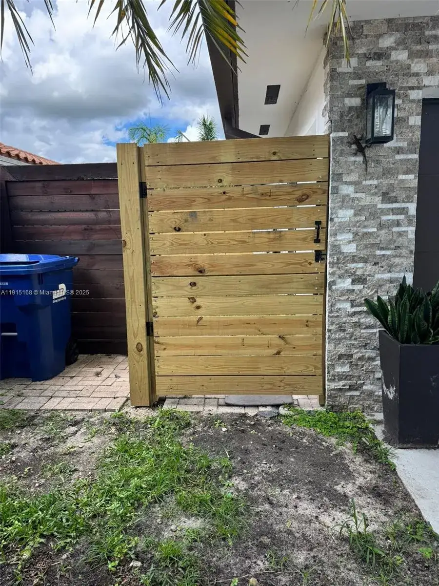 1 bedroom 1 bath Residential Lease for rent at 15620 SW 146th Ave # 0, Miami FL 33177