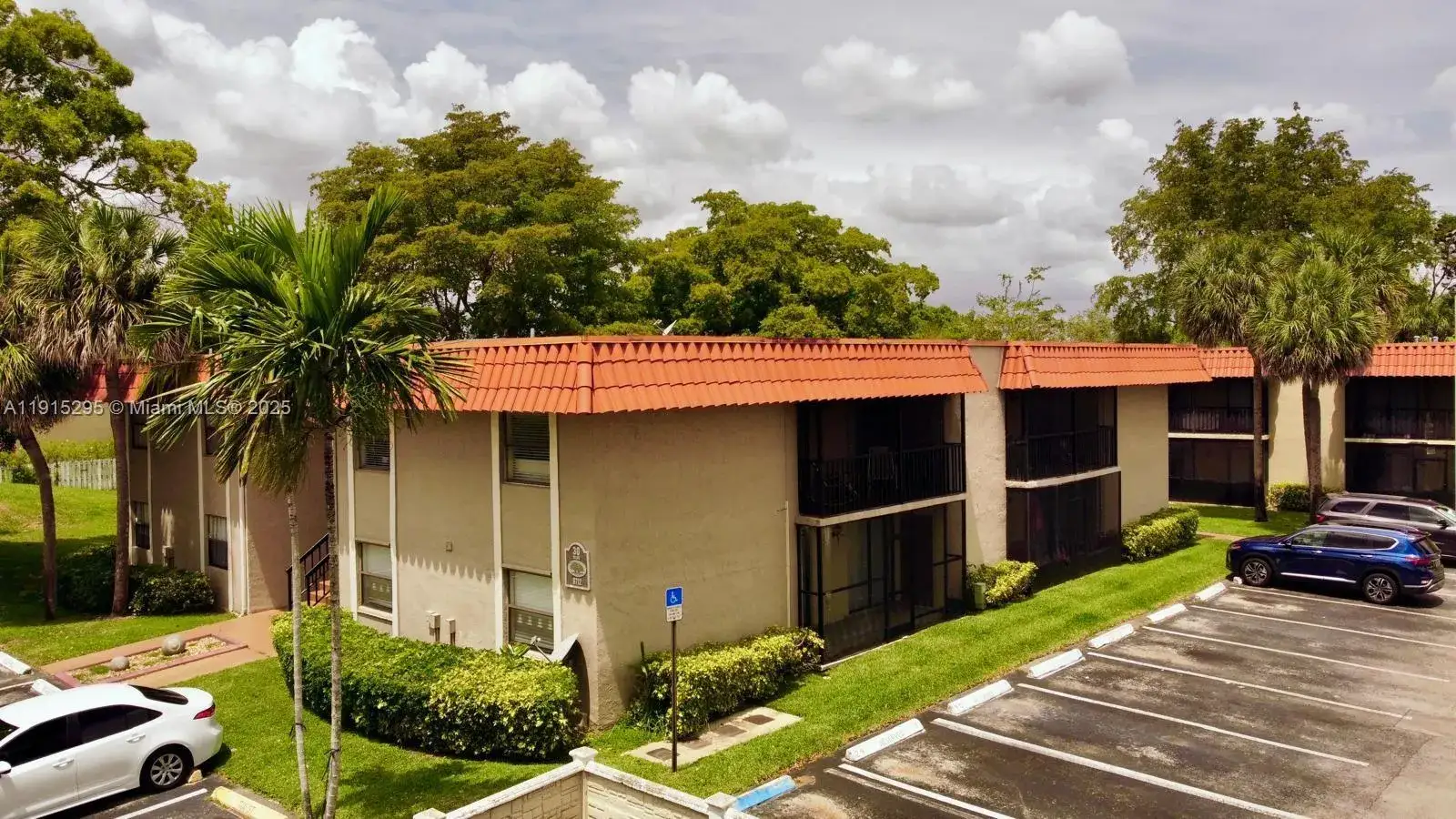 3 bedroom 2 bath Residential Lease for rent at 9712 Hammocks Blvd # 30, Miami FL 33196