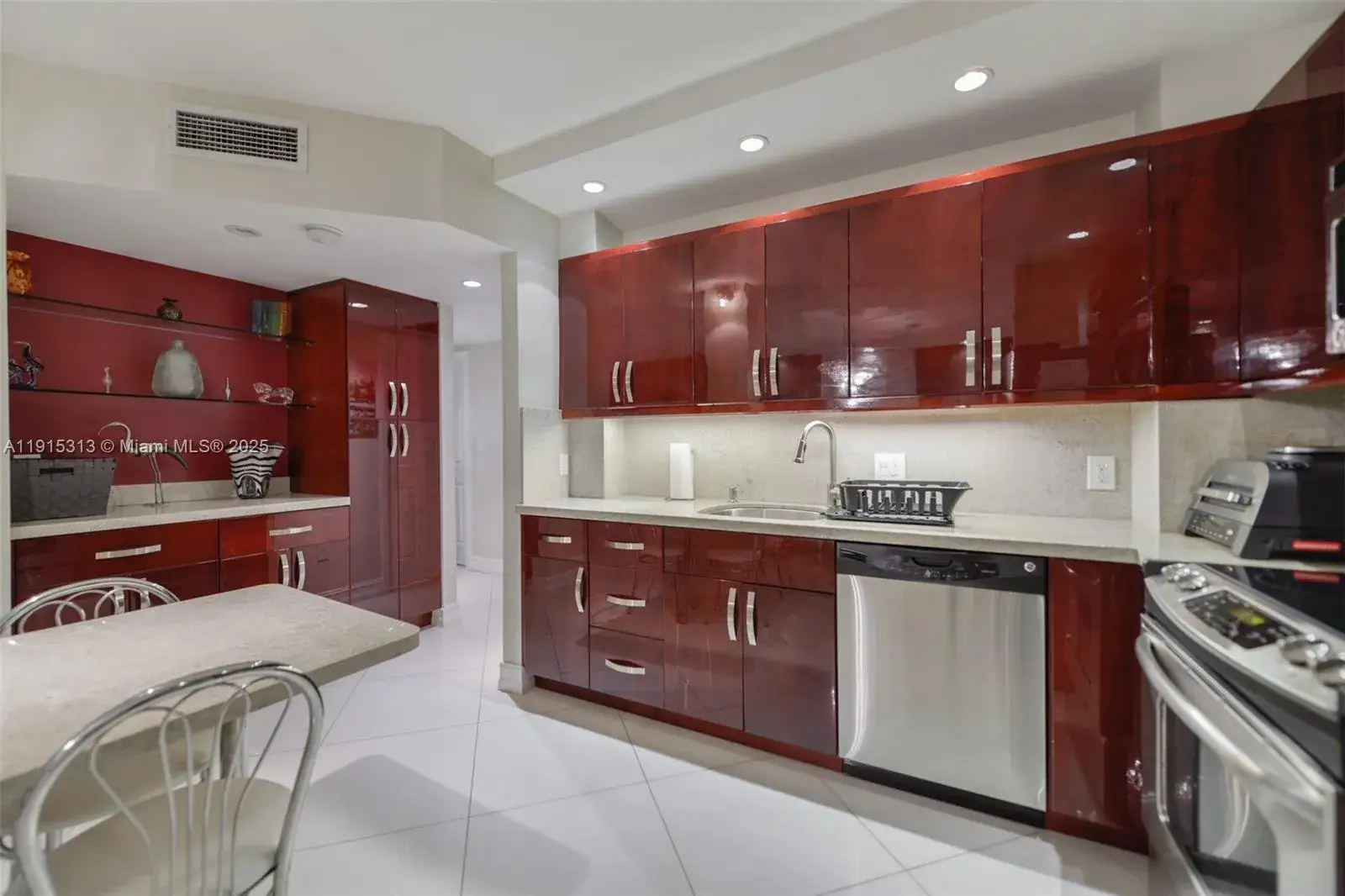 2 bedroom 2 bath Residential for sale at 1950 S Ocean Dr # 5G, Hallandale Beach FL 33009