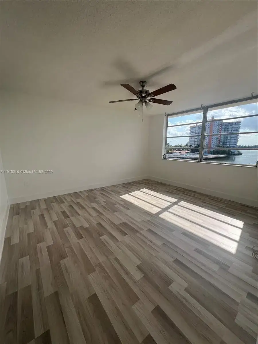 2 bedroom 2 bath Residential for sale at 18601 NE 14th Ave # 407, Miami FL 33179