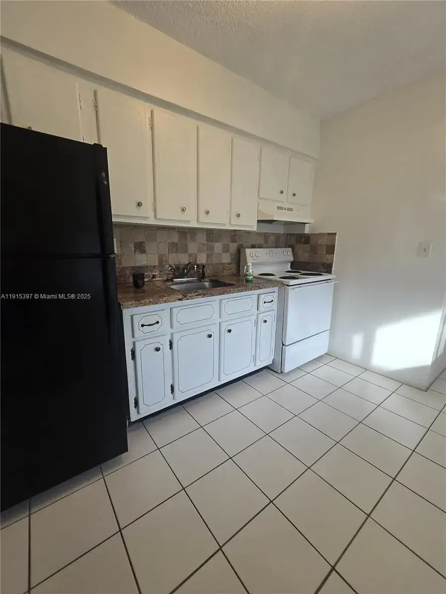 1 bath Residential Lease for rent at 1400 N 17th Ave # 17, Hollywood FL 33020
