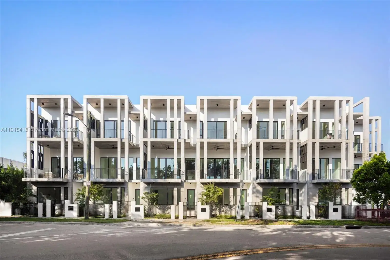3 bedroom 3 bath Residential for sale at 86 SW 28th Rd # 7, Miami FL 33129