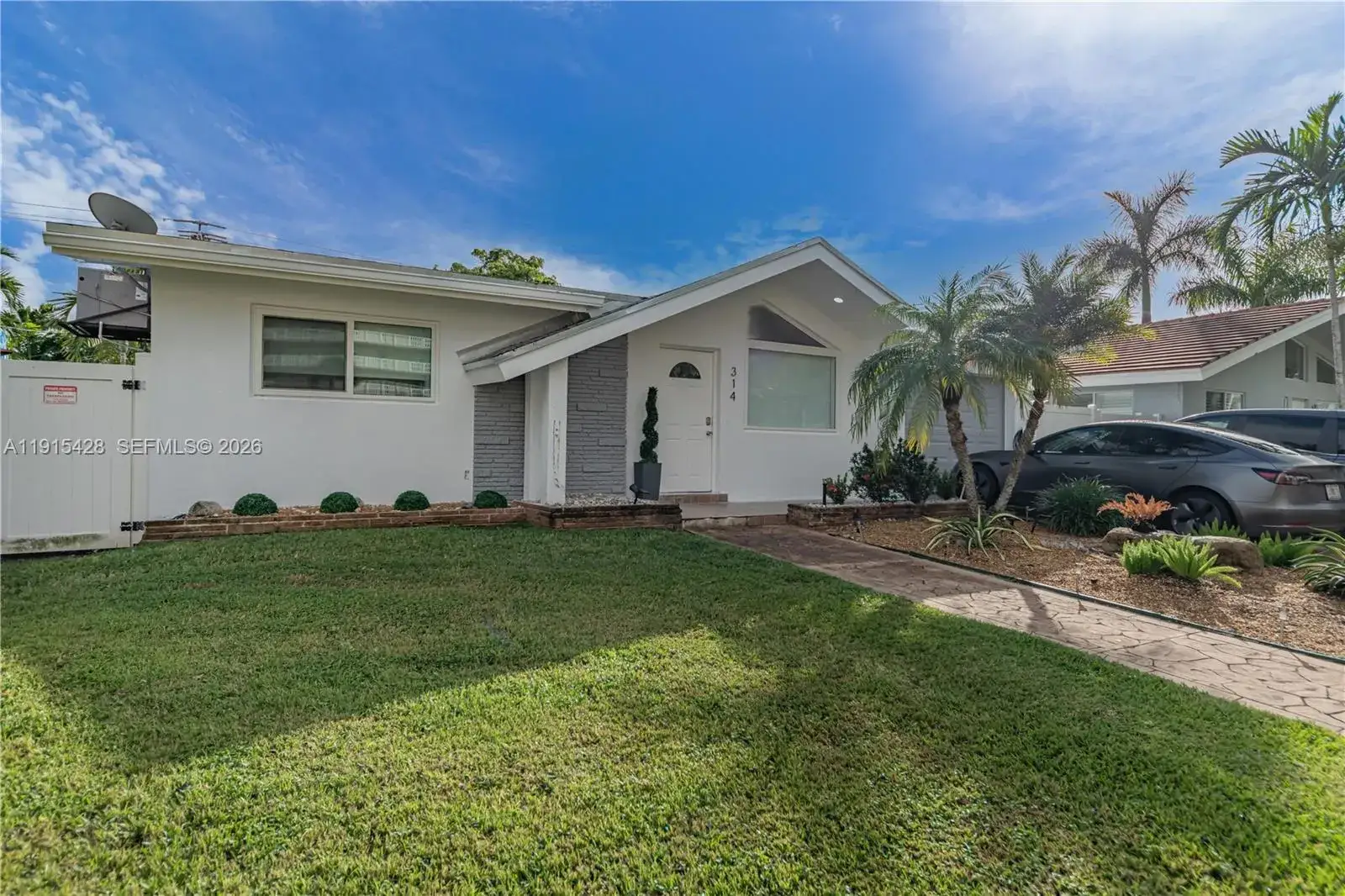 3 bedroom 3 bath Residential for sale at 314 SE 3rd St, Dania Beach FL 33004
