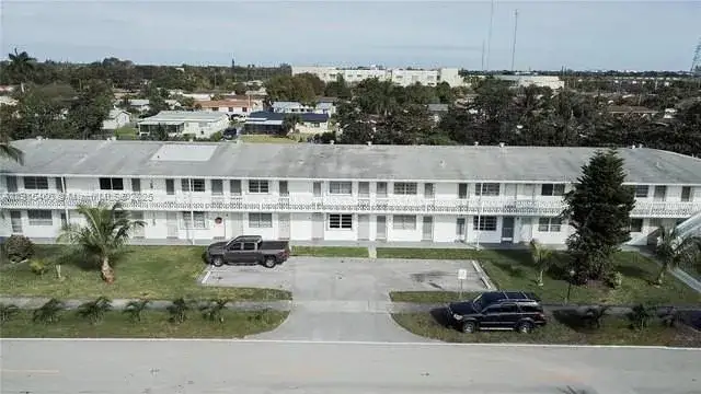 1 bedroom 1 bath Residential for sale at 122 NE 204th St # 3, Miami Gardens FL 33179