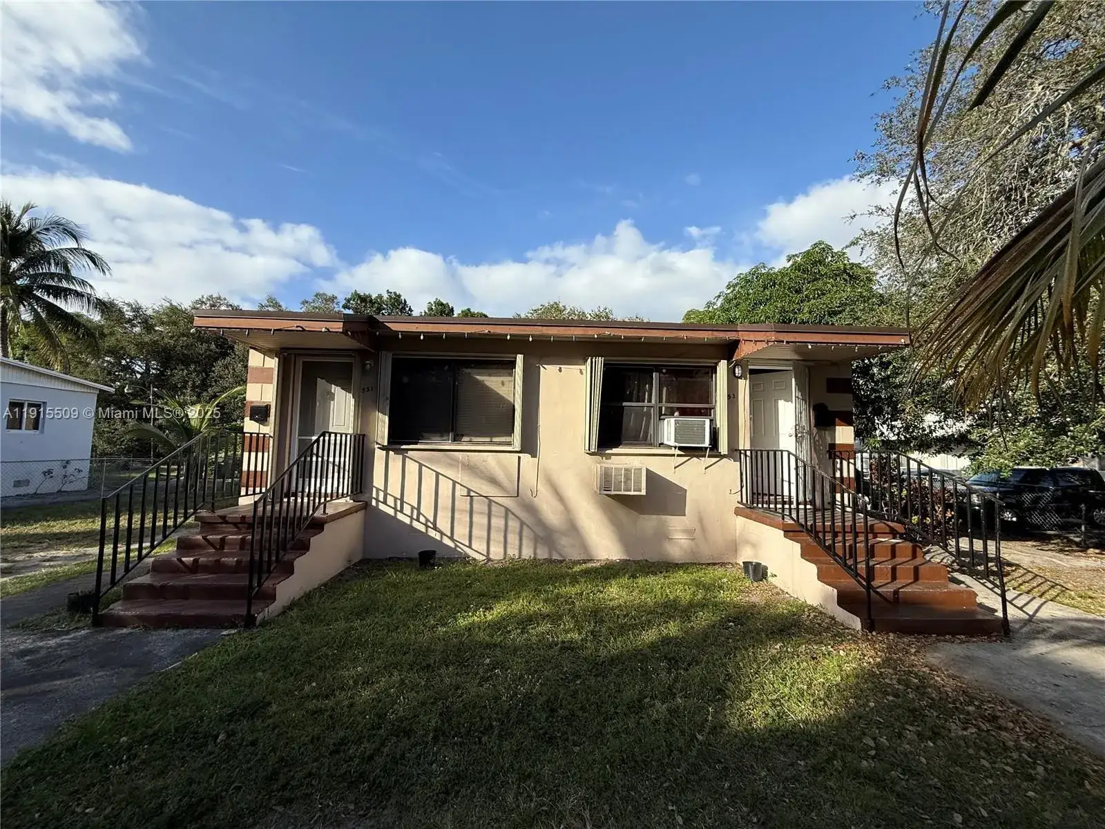 551-553 NE 133rd St, North Miami FL 33161