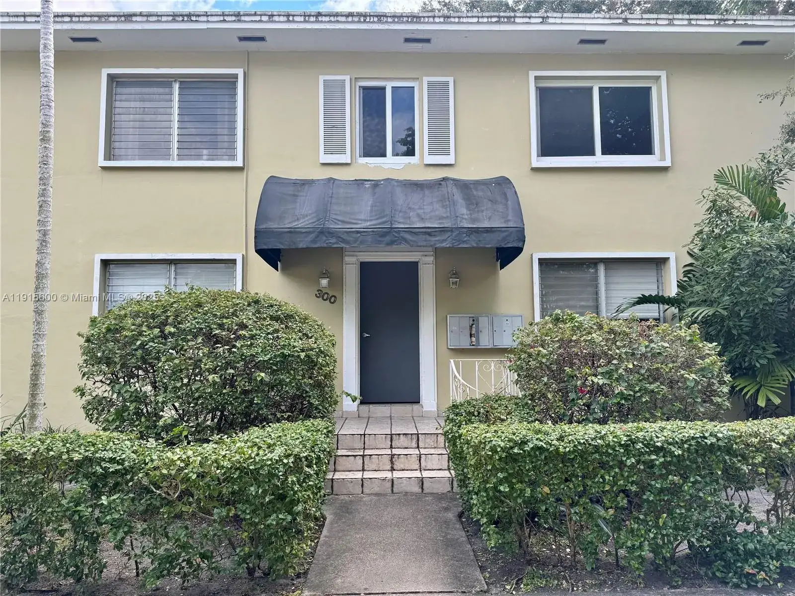 1 bedroom 1 bath Residential Lease for rent at 300 Mendoza Ave # 3, Coral Gables FL 33134