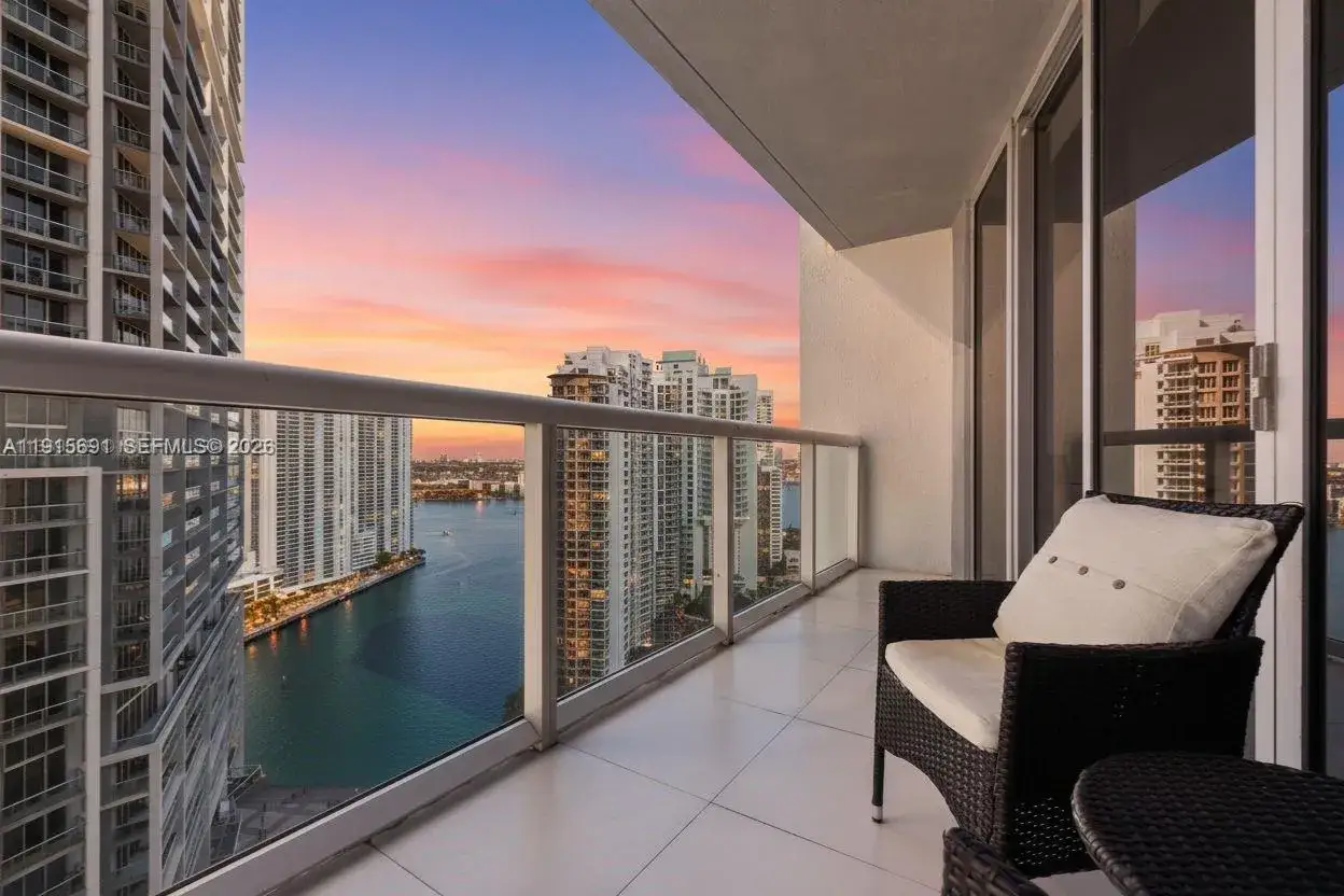 1 bedroom 1 bath Residential for sale at 495 Brickell Ave # 2206, Miami FL 33131